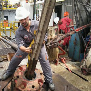 عملیات شرکت ژرف نفتون در دکل مورب در منطقه دریایی ابوذر