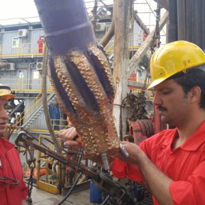 عملیات شرکت ژرف نفتون در دکل مورب در منطقه دریایی ابوذر